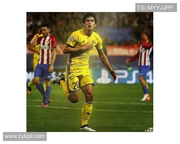 男足球明星展现完美肌肉身材的魅力瞬间与健身秘籍分享 男足球明星展现完美肌肉身材的魅力瞬间与健身秘籍分享